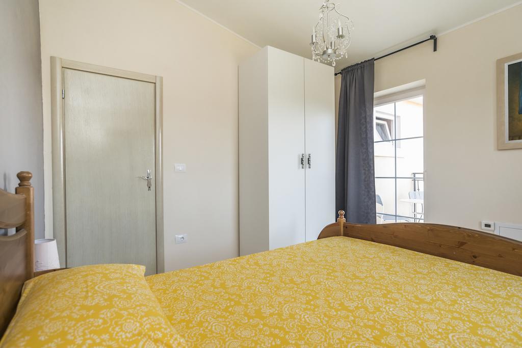 Apartments & Rooms Buoni Amici Murine Chambre photo