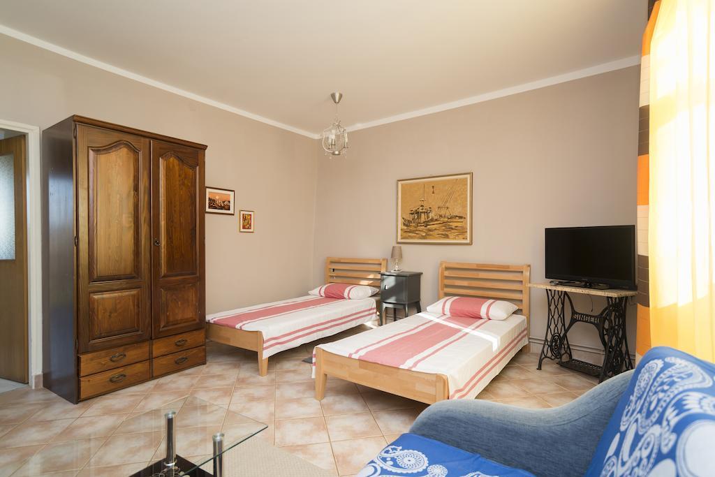 Apartments & Rooms Buoni Amici Murine Extérieur photo
