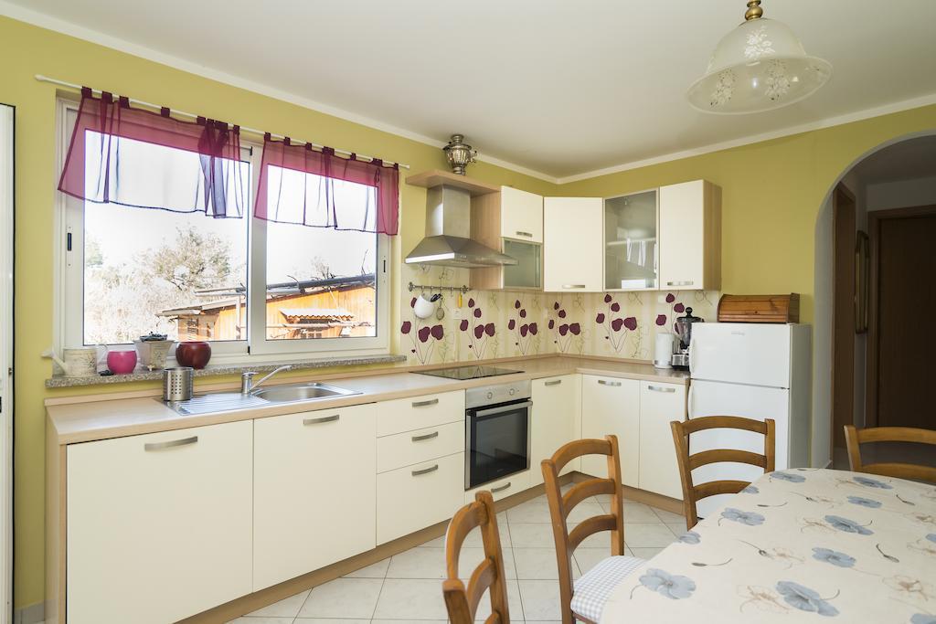 Apartments & Rooms Buoni Amici Murine Chambre photo